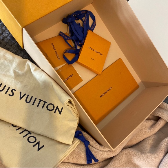 Louis Vuitton Run Away Sneaker - Picture 5 of 8
